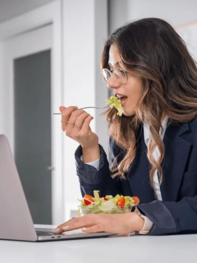 cropped businesswoman eating salad side view 600nw 2587246795.webp